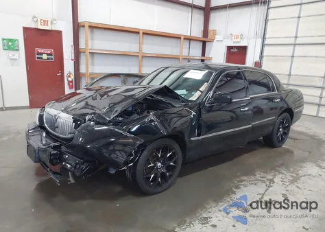 2008 Lincoln Town Car Signature Limited из США, поврежденный, VIN 2LNHM82V88X649715